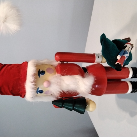 15" Santa Nutcracker - Picture 2 of 8